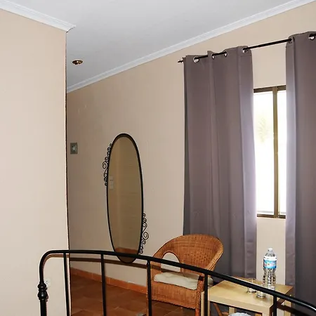 לינה וארוחת בוקר Casa Del Artista אלצ'ה